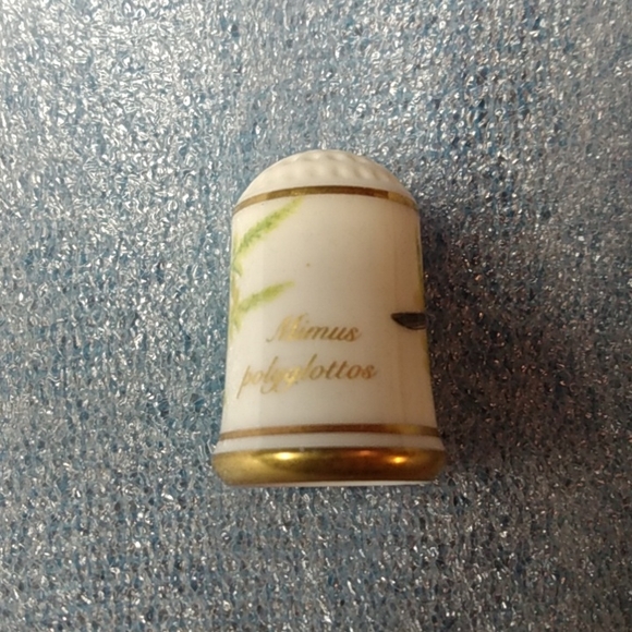 Franklin Porcelain 1979 Thimble Birds Flowers Mockingbird Mimus Polyglottos - Picture 2 of 4